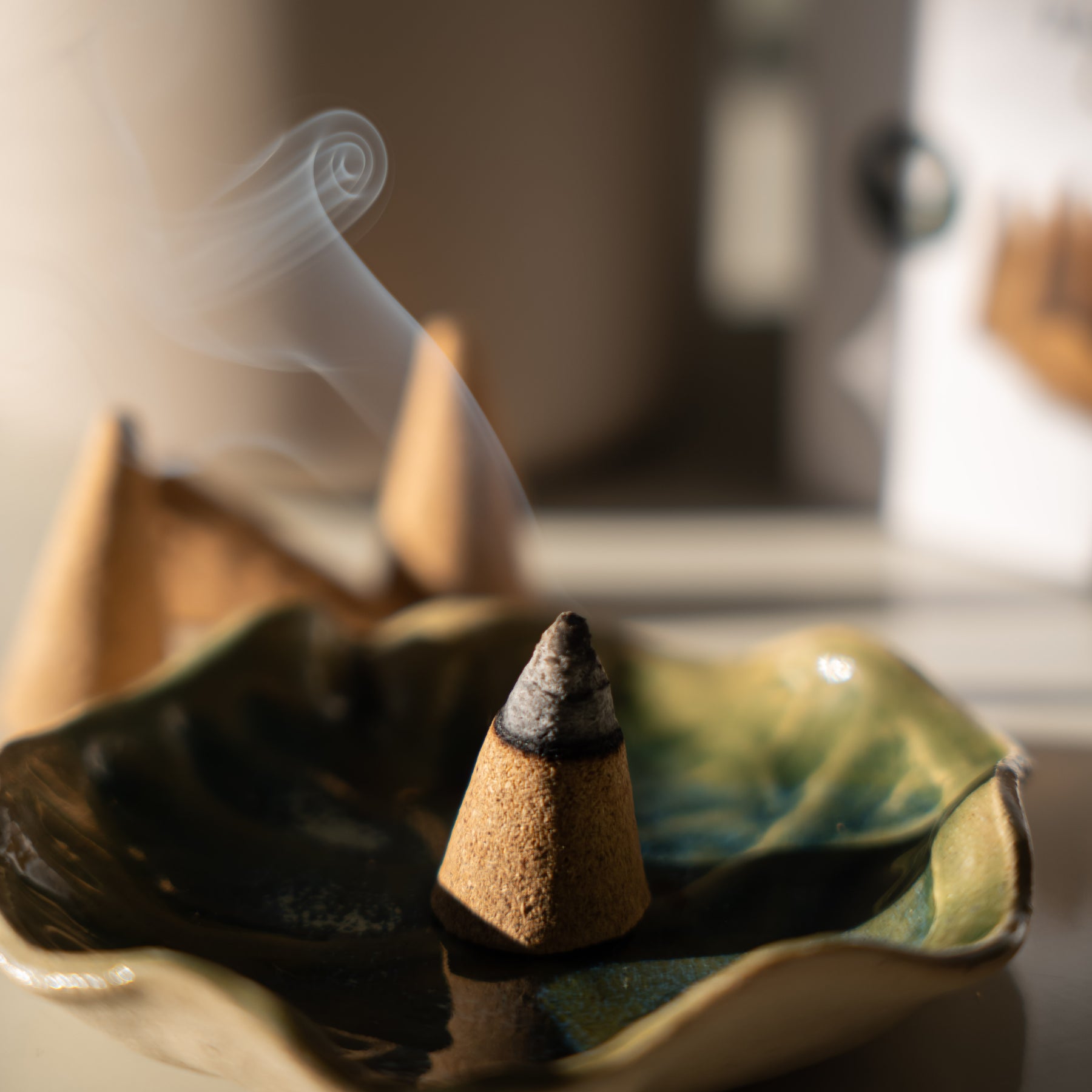 Conos de Palo Santo | 12 unidades | Hecho a mano