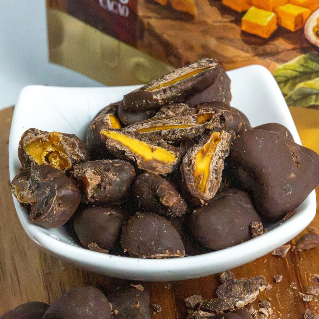 Drágeas de Manga e Maracujá com chocolate 52% cacau adoçado com açúcar de cana integral | 85g