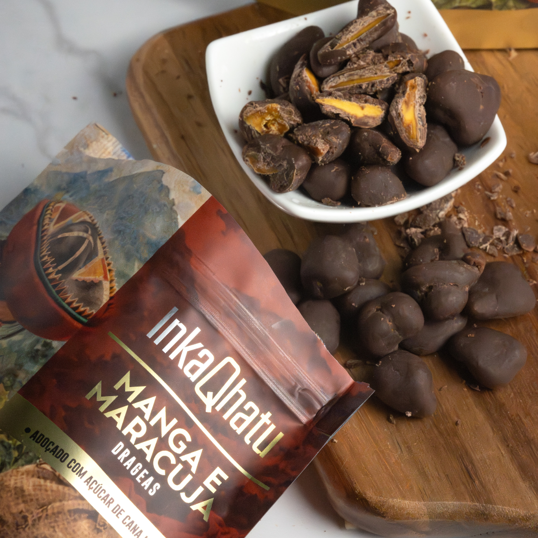 Drágeas de Manga e Maracujá com chocolate 52% cacau adoçado com açúcar de cana integral | 85g